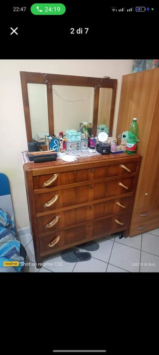 Mobili antichi di legno di noce