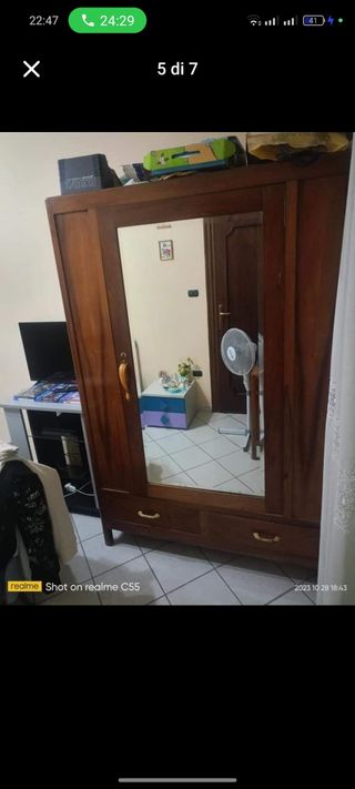 Mobili antichi di legno di noce