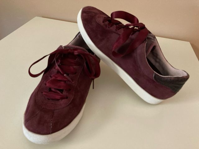 Zapatillas burdeos lazo Massimo Dutti.