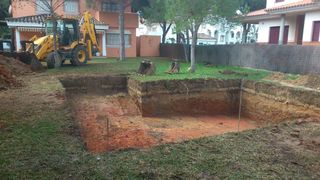 Piscinas. Vallas. Jardineria. Tierra vegetal...