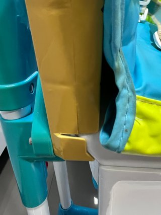 Trona plegable con ruedas