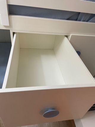 Composicion de 2 camas y cajonera