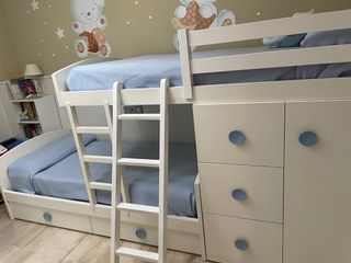 Composicion de 2 camas y cajonera