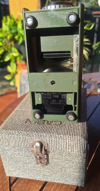 ERNO CABIN, mini proyector.