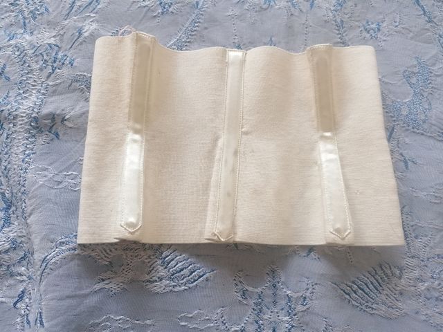 Corset antiguo blanco