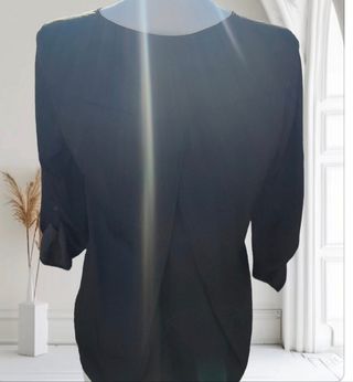 Camisa negra tela fluida "Stradivarius"