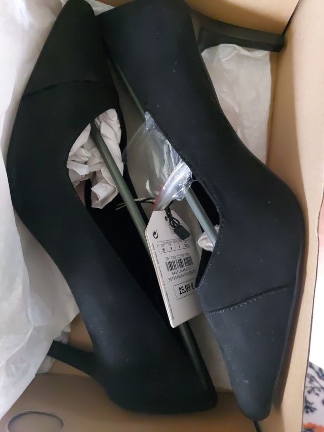 Zapato negro de salón