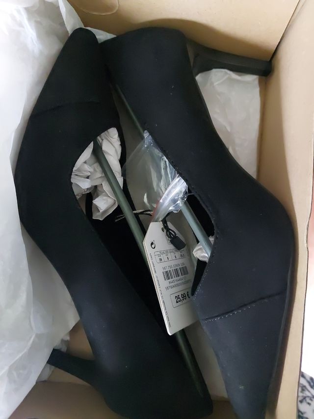 Zapato negro de salón