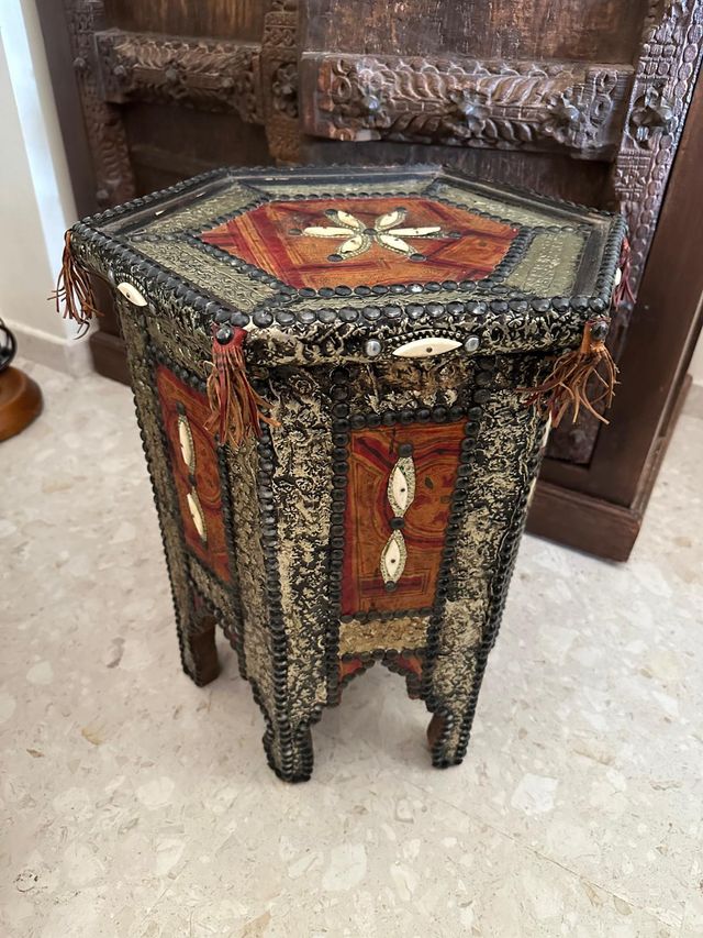 Mesa marroquí de alpaca y hueso