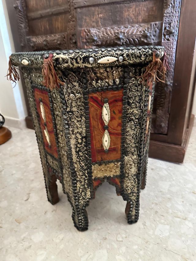 Mesa marroquí de alpaca y hueso