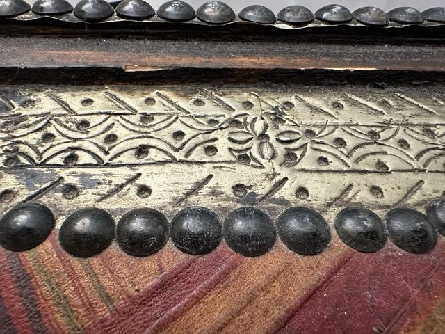 Mesa marroquí de alpaca y hueso