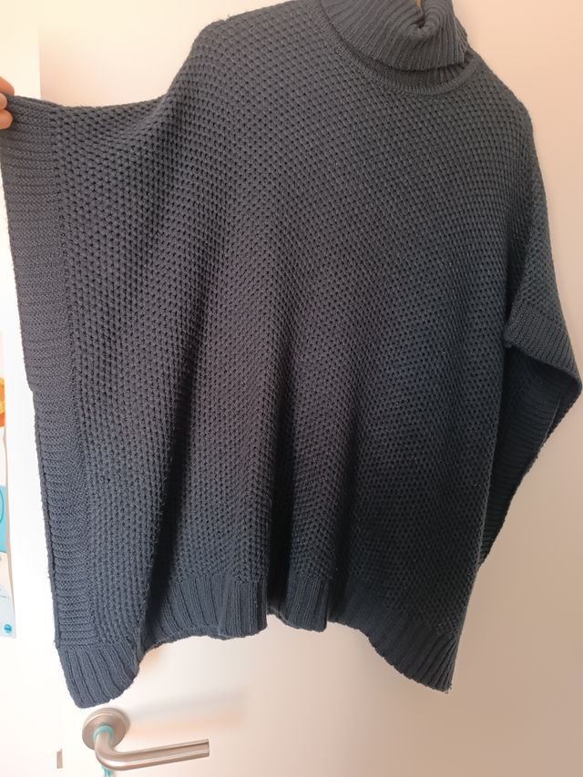 Poncho Stradivarius talla M