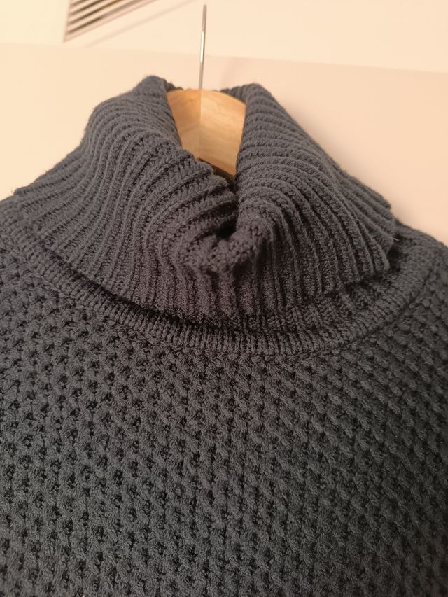 Poncho Stradivarius talla M