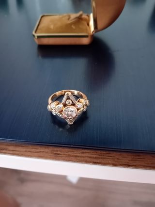 Anillo de oro y brillantes