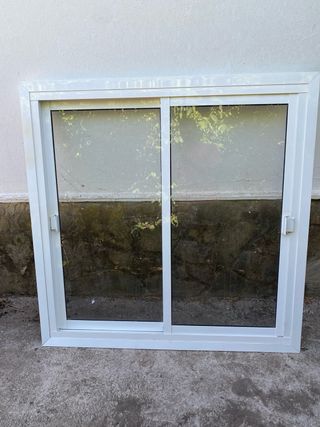 Ventana aluminio blanca