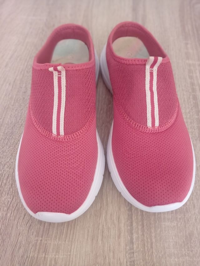 Zapatillas chancla mujer color grosella