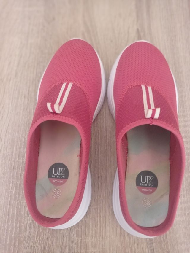 Zapatillas chancla mujer color grosella