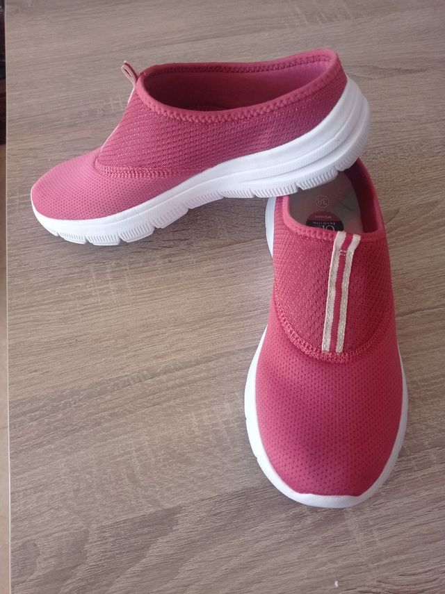 Zapatillas chancla mujer color grosella