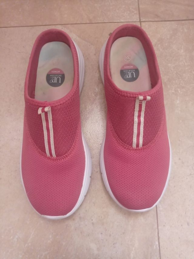 Zapatillas chancla mujer color grosella