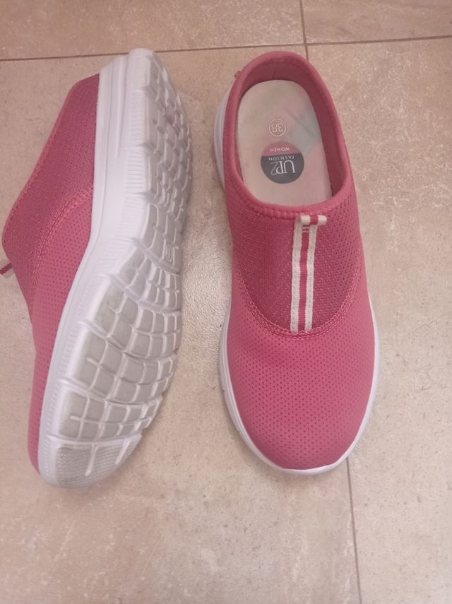 Zapatillas chancla mujer color grosella