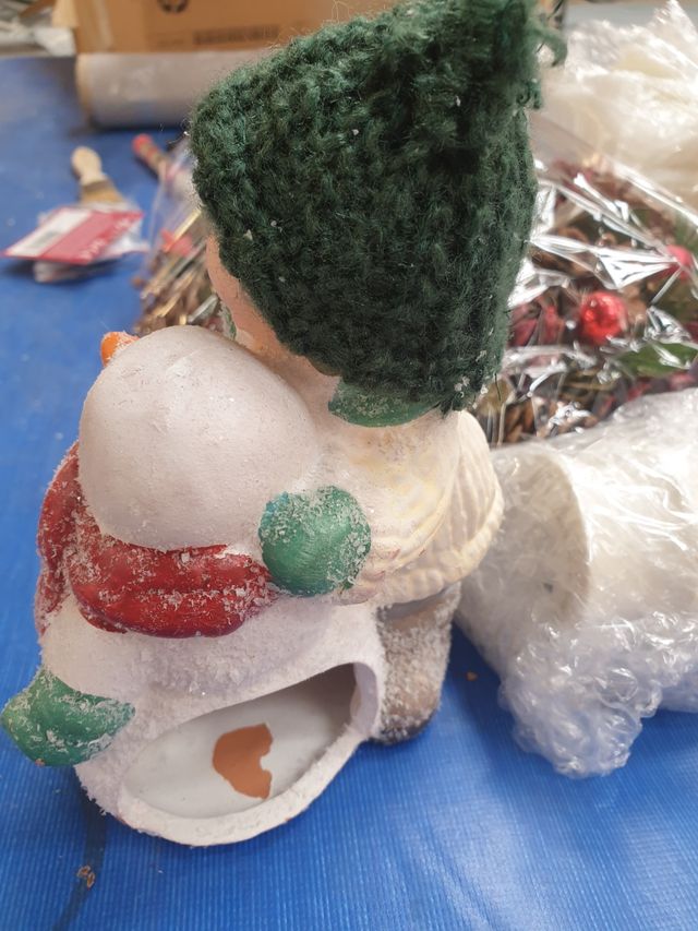 Niño con muñeco de nieve de cerámica 