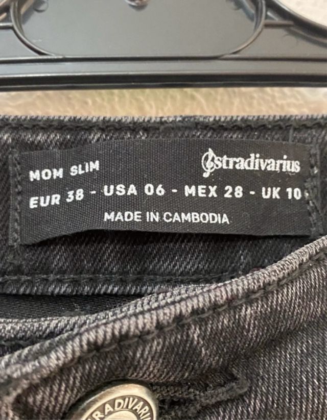 Jeans mom slim negros stradivarius