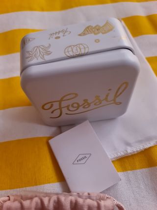 PENDIENTES FOSSIL CON ETIQUETA