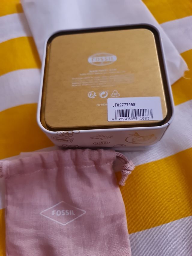 PENDIENTES FOSSIL CON ETIQUETA