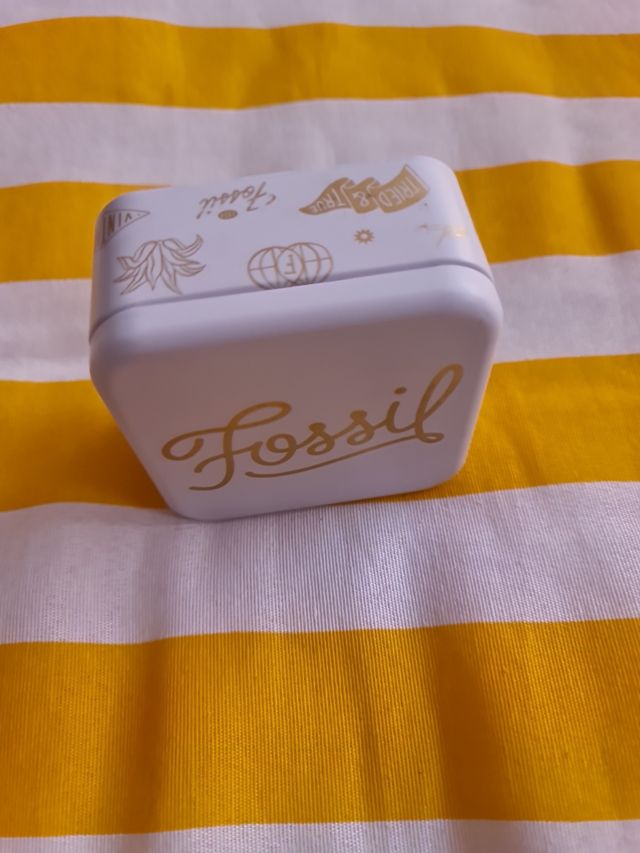 PENDIENTES FOSSIL CON ETIQUETA