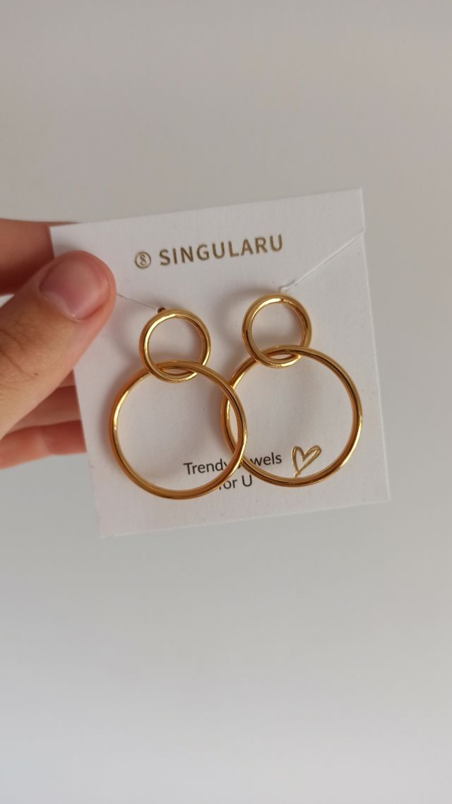 Pendientes de arco dorados