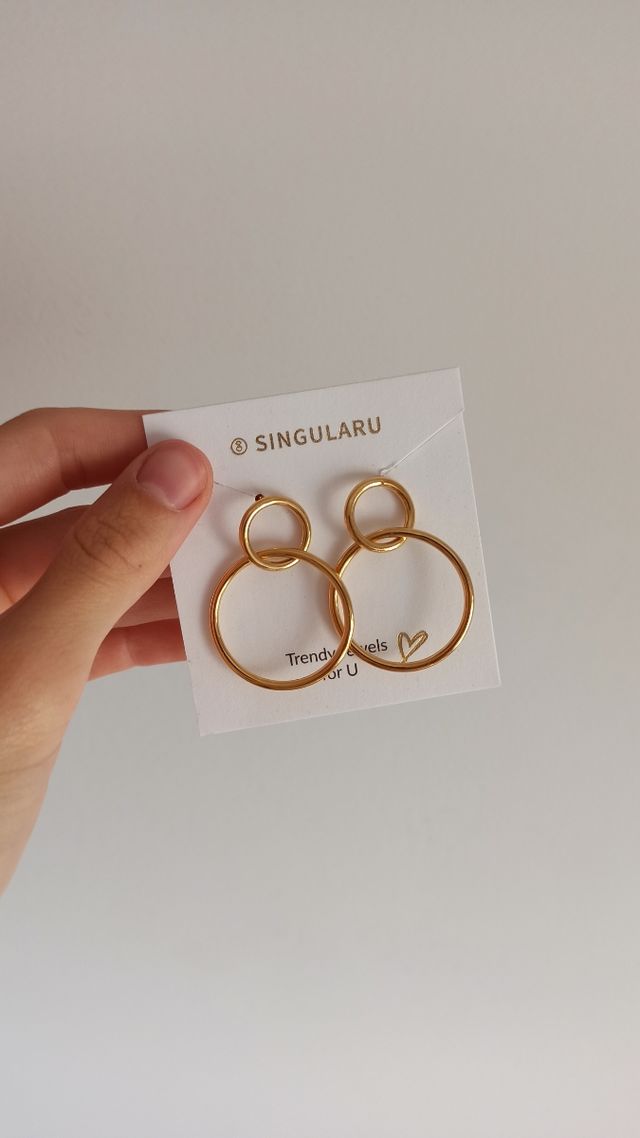 Pendientes de arco dorados