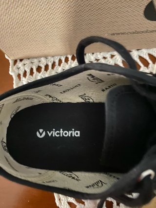 Zapatilla victoria negra