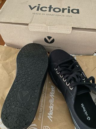 Zapatilla victoria negra