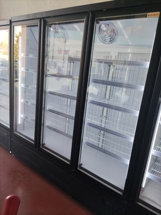 VITRINA DE CONGELACIÓN TRES PUERTAS