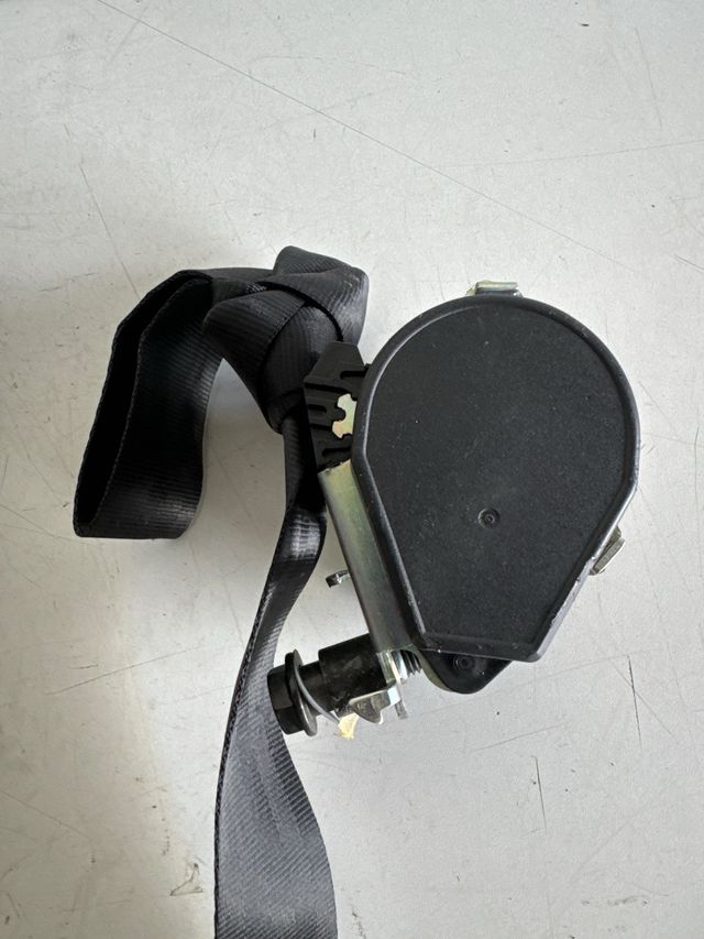 Cinturon delantero derecho Dacia duster : 934799