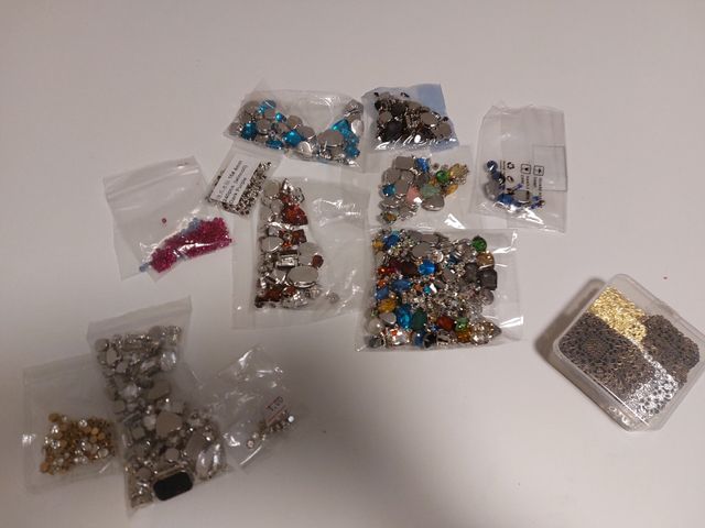 Perline pailettes e strass