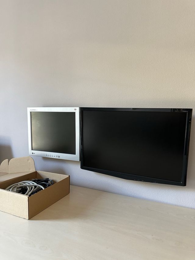 2 Monitores Ordenador: Acer 22” y LG 15”