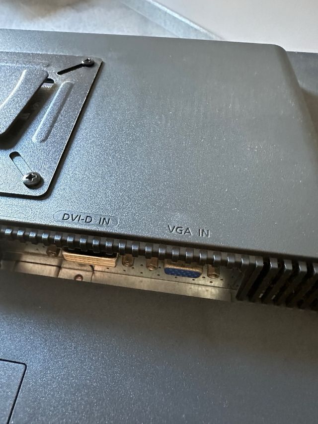 2 Monitores Ordenador: Acer 22” y LG 15”