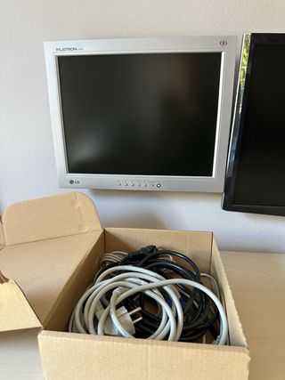 Monitores Ordenador: Acer 22” y LG 15”
