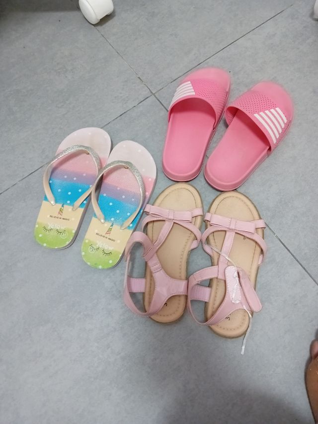 Lote sandalias y chanclas talla 31