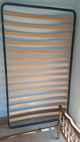 Cama 105cm, cómoda y mesilla