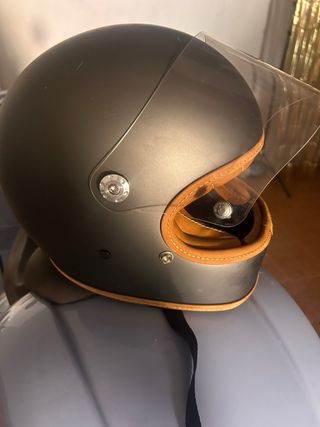 Casco de moto nuevo