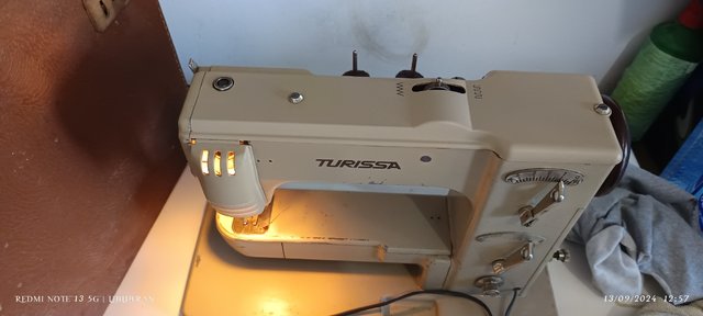 máquina de coser TURISSA