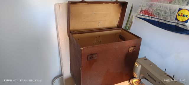 máquina de coser TURISSA