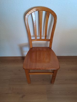Silla de madera compañera de escritorio