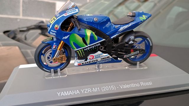 Moto yamaha yzr m1 2015 valentino rossi MotoGP