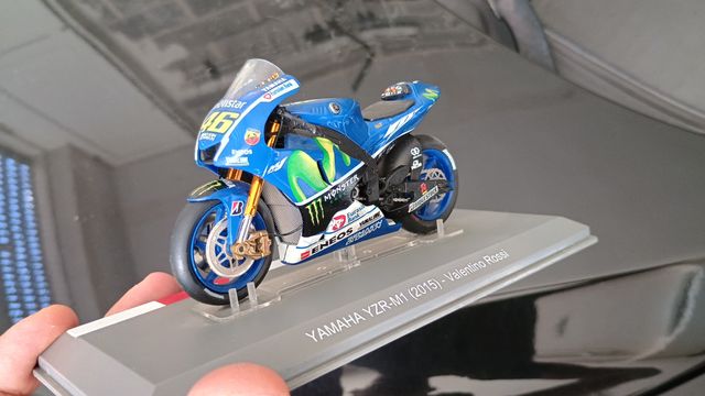 Moto yamaha yzr m1 2015 valentino rossi MotoGP