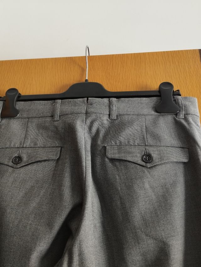 Pantalón gris pinzas hombre