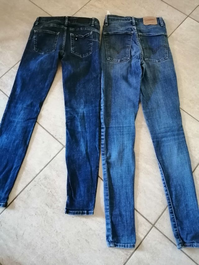 Due jeans taglia 25 Levi's e Liu jo