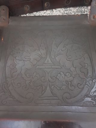 Cuero repujado antiguo  para silla